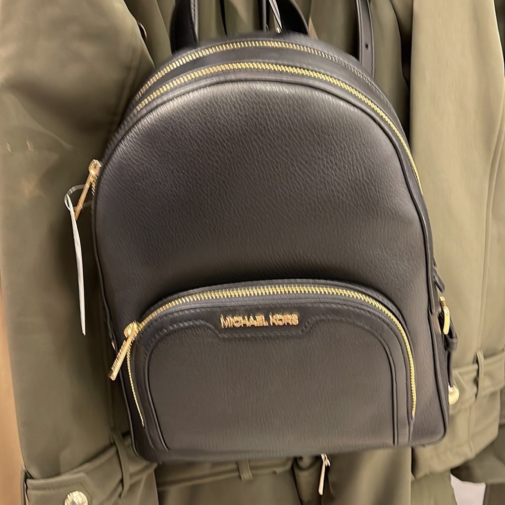 MICHAEL KORS Jaycee Medium zip pocket Pebbled Leather Backpack BLACK color